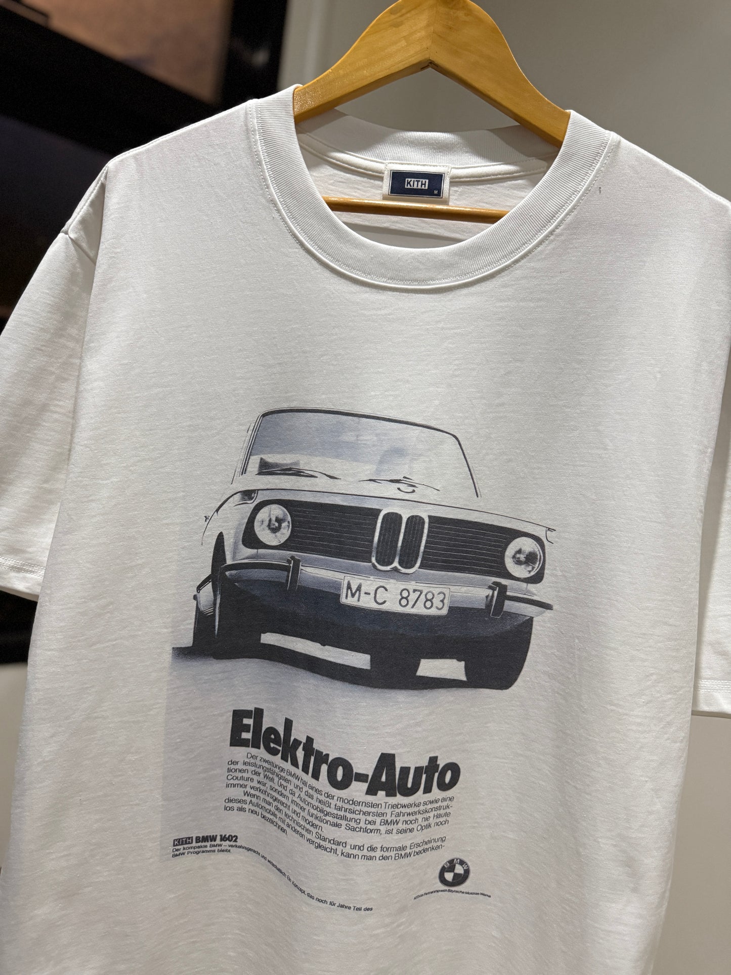 Kith x BMW Elektro-Auto Tee