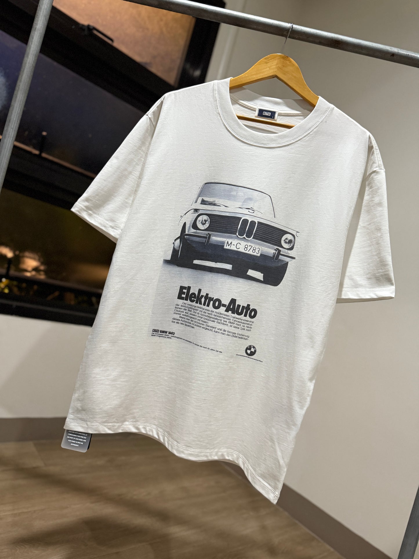 Kith x BMW Elektro-Auto Tee