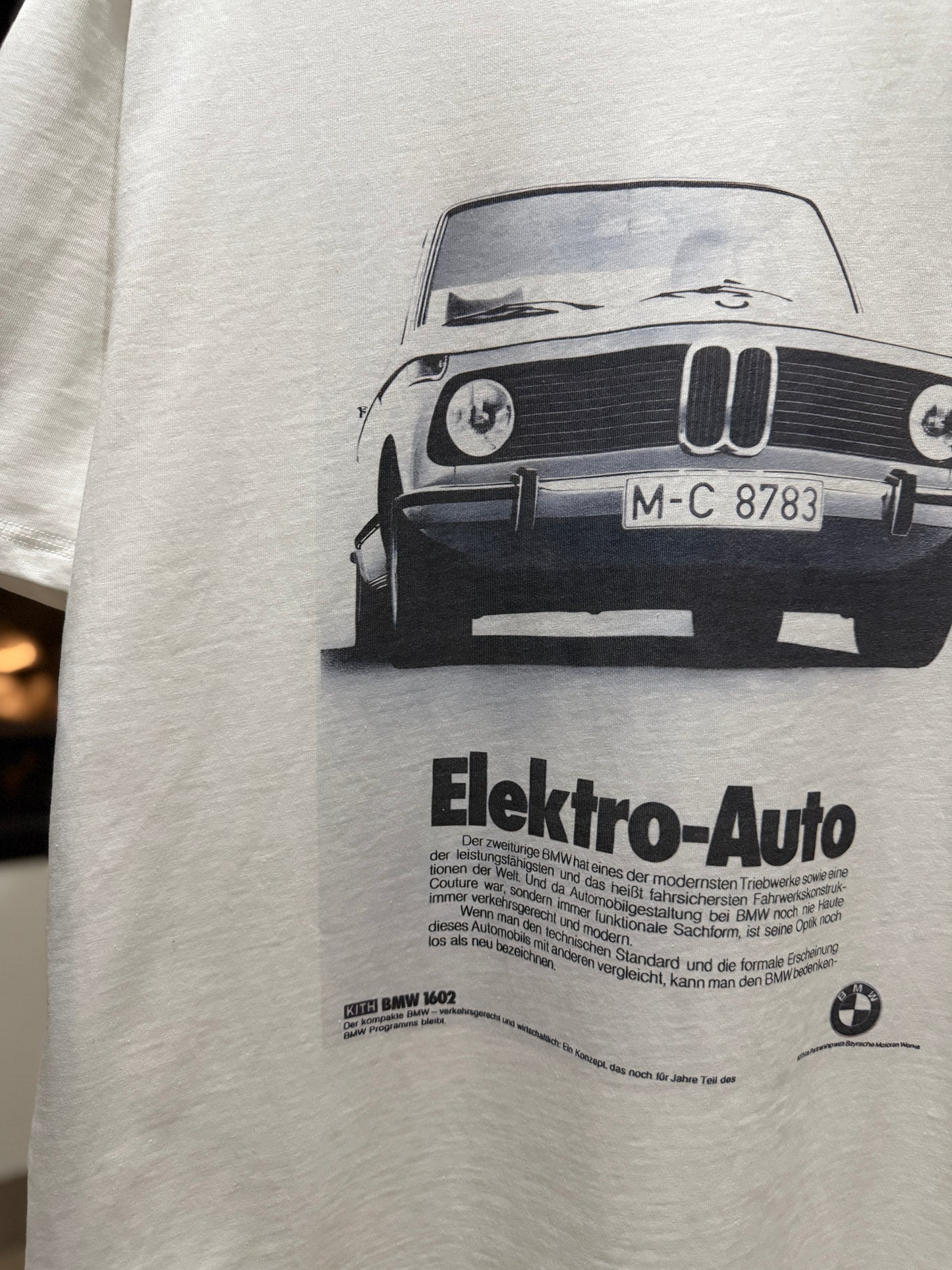 Kith x BMW Elektro-Auto Tee