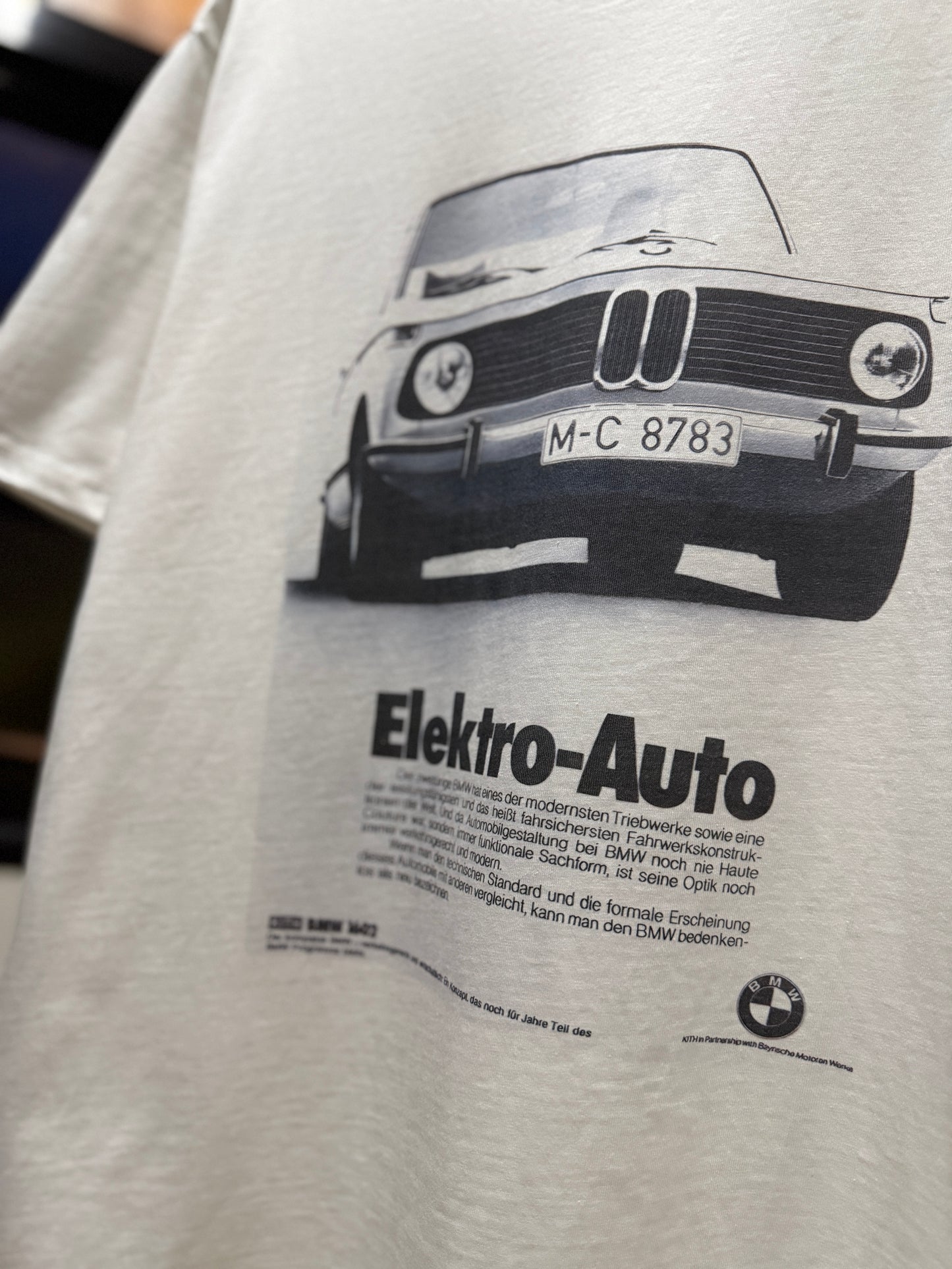 Kith x BMW Elektro-Auto Tee