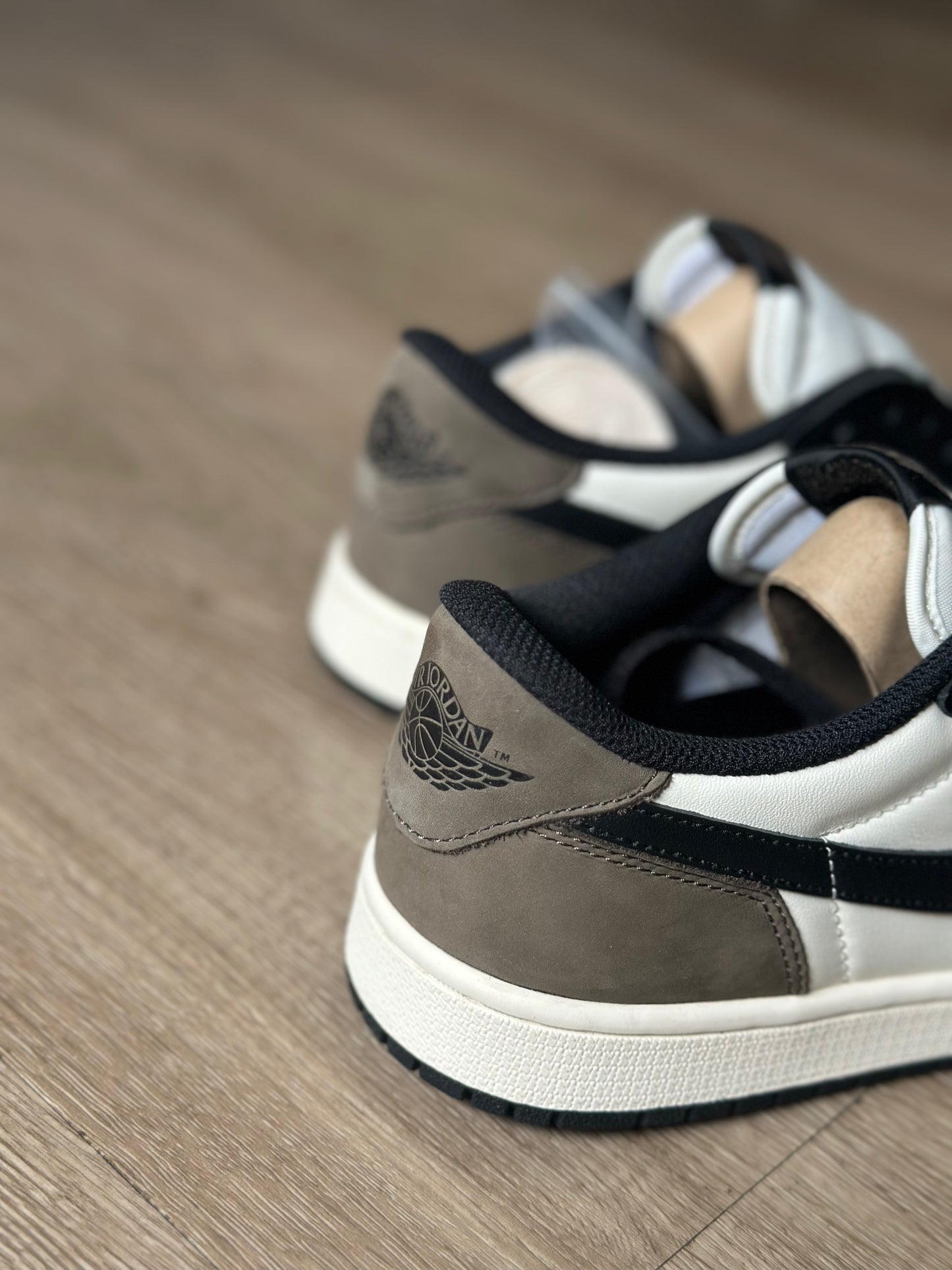 J1 Low Mocha [DG]
