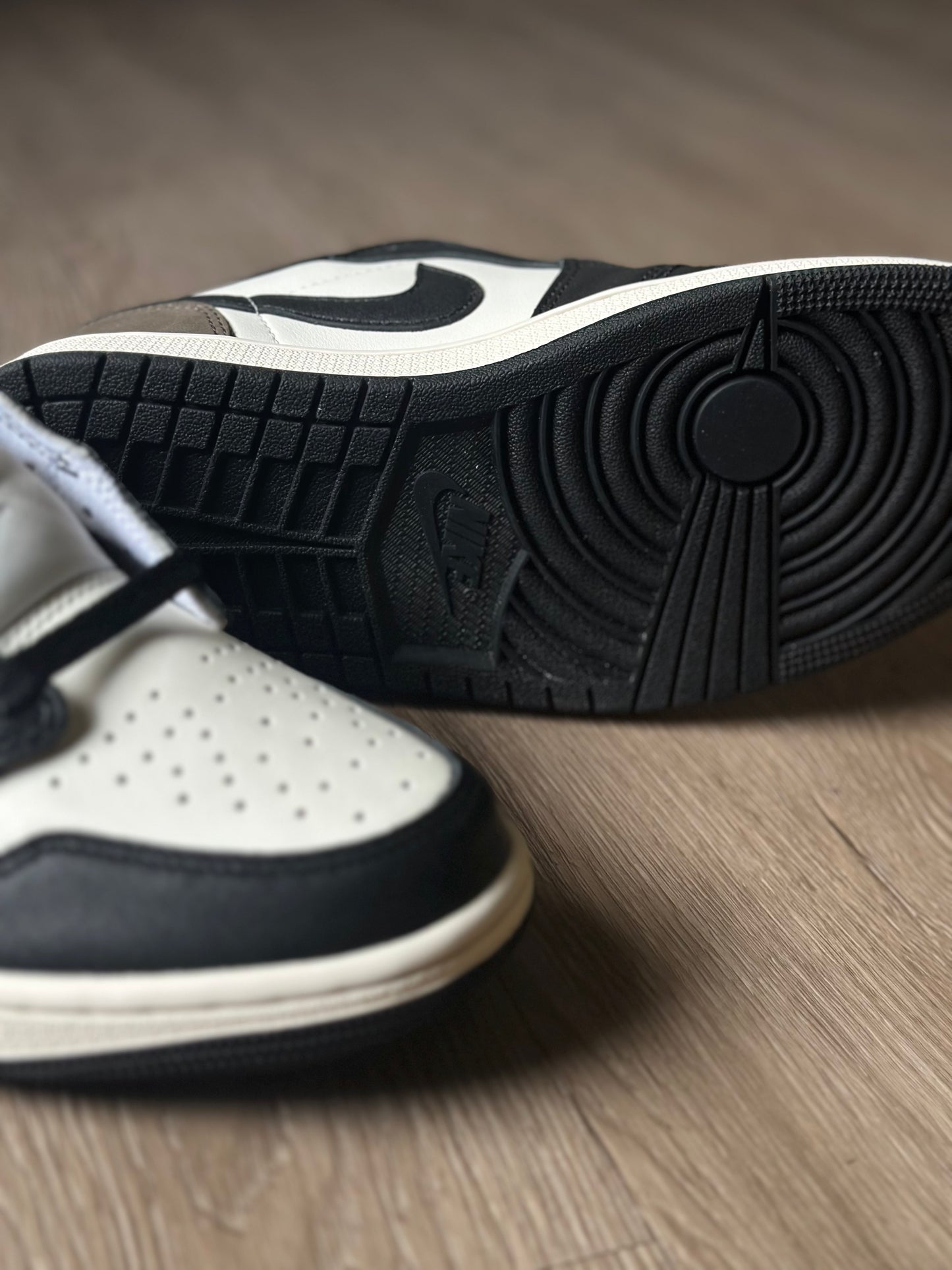 J1 Low Mocha [DG]
