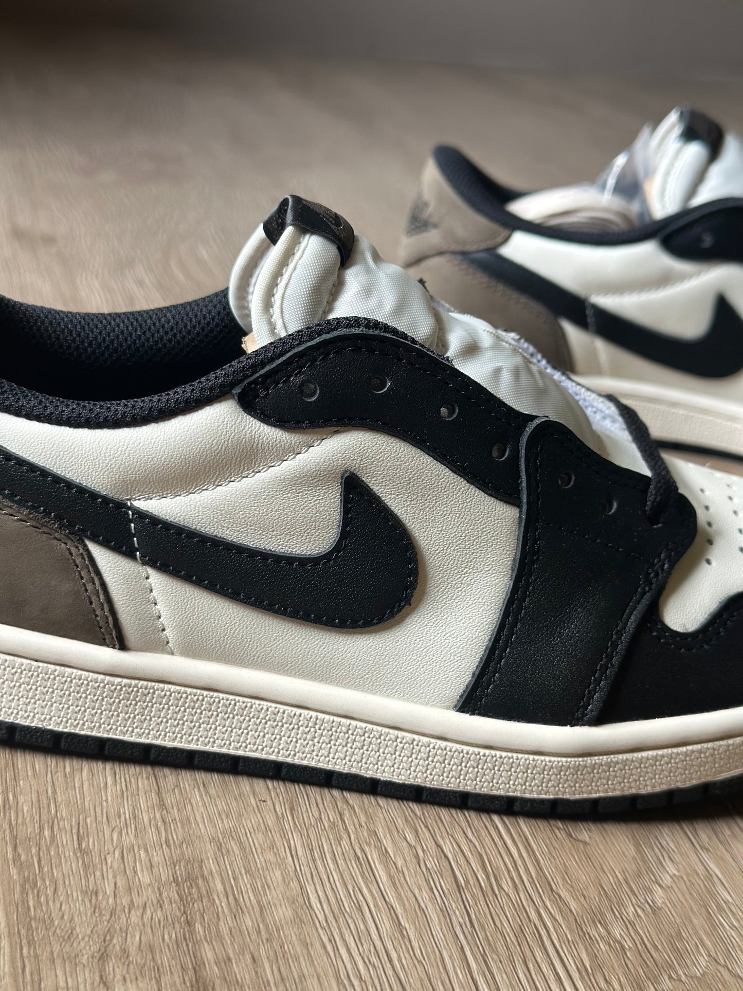 J1 Low Mocha [DG]