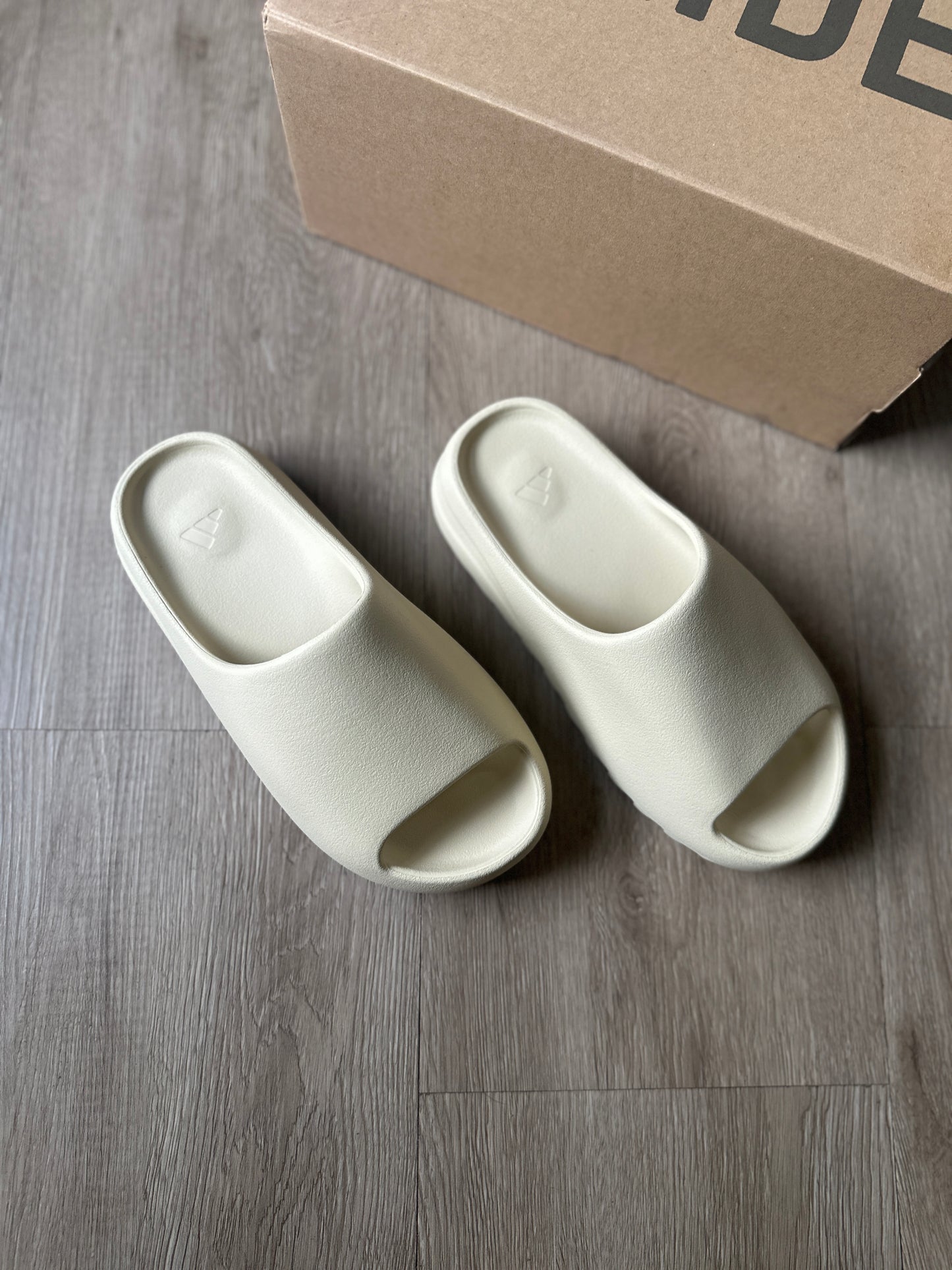 Yeezy Slides Bone [GX]