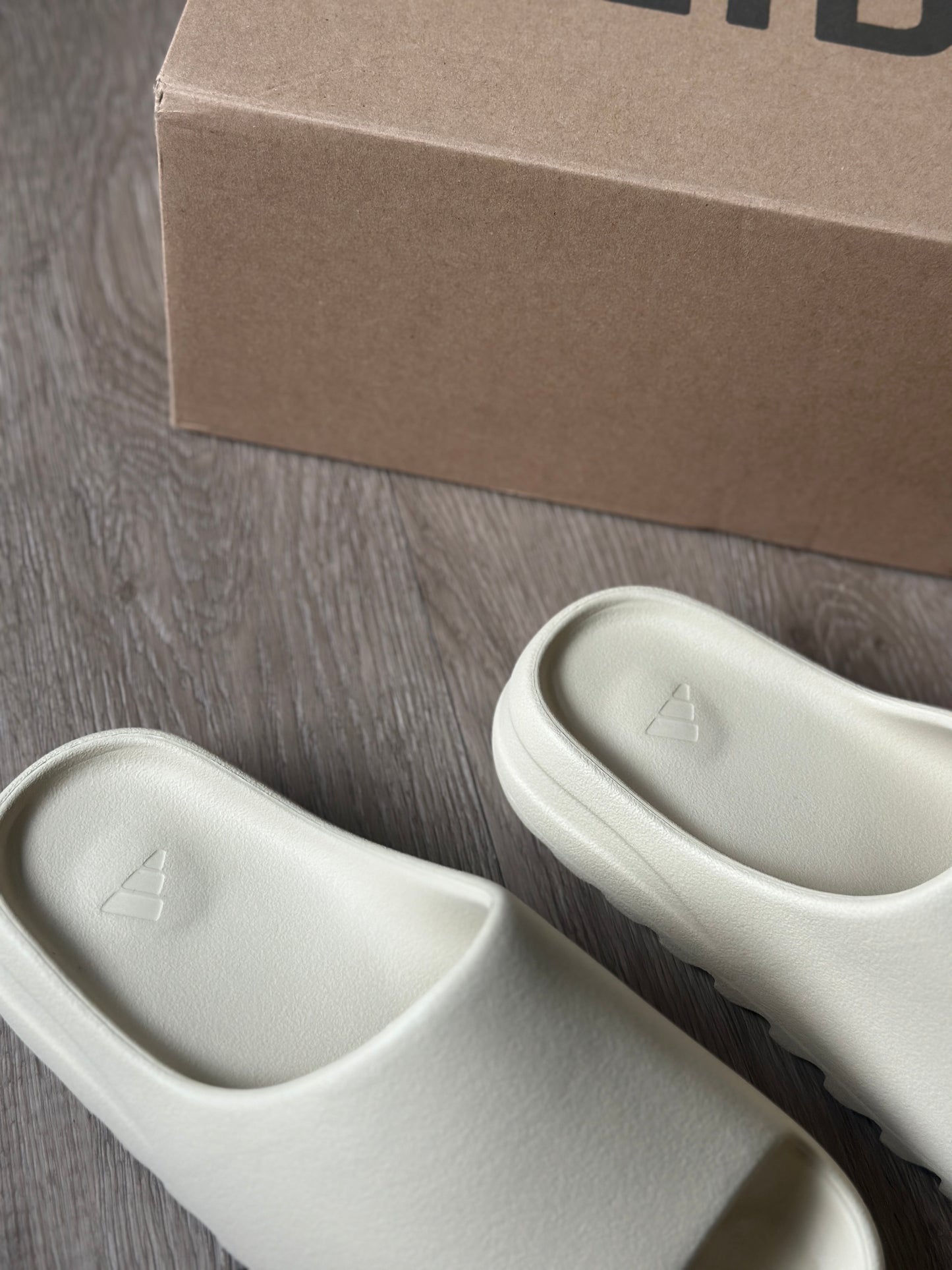 Yeezy Slides Bone [GX]