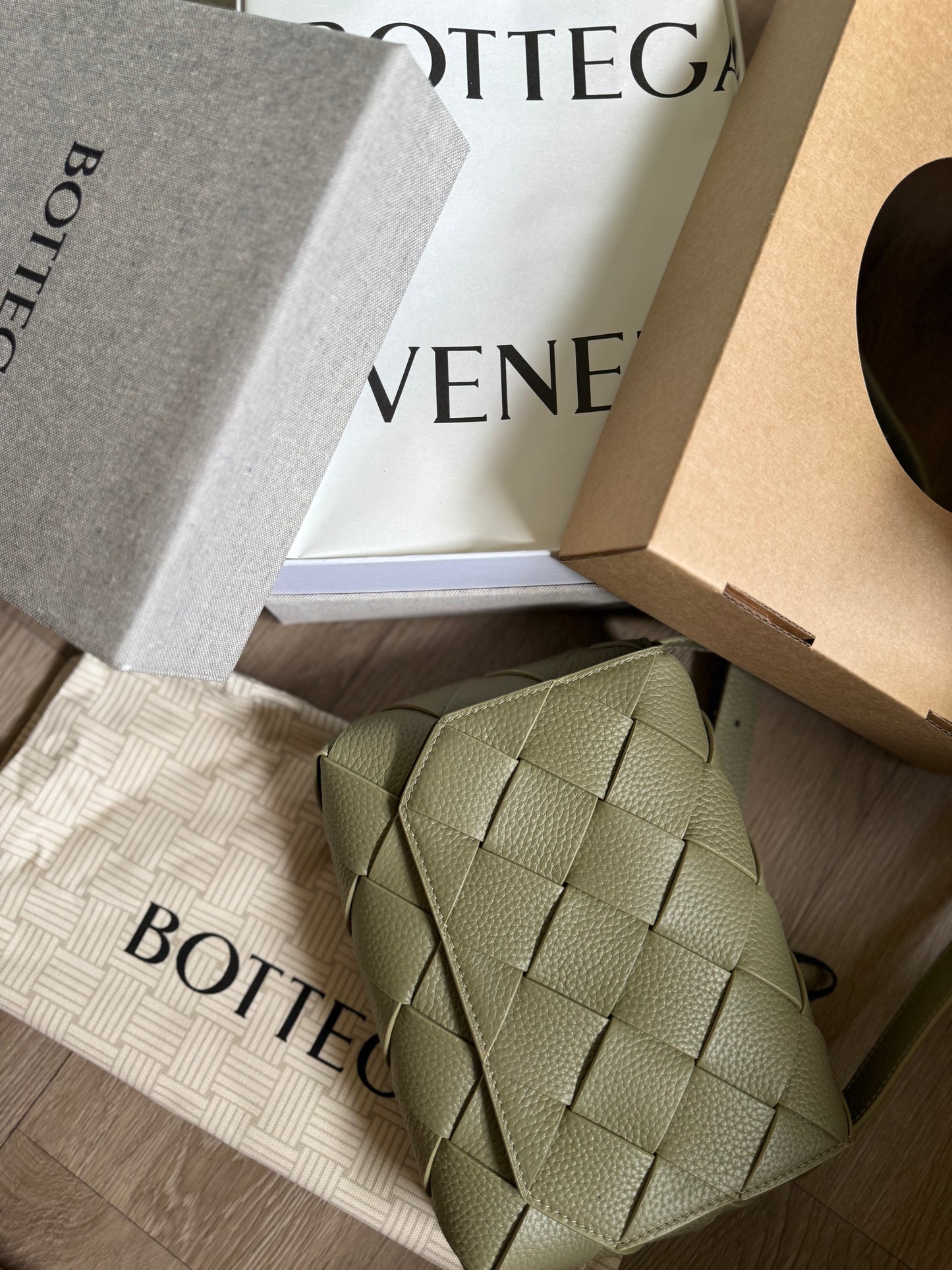 Bottega Veneta Diago (Travertine)