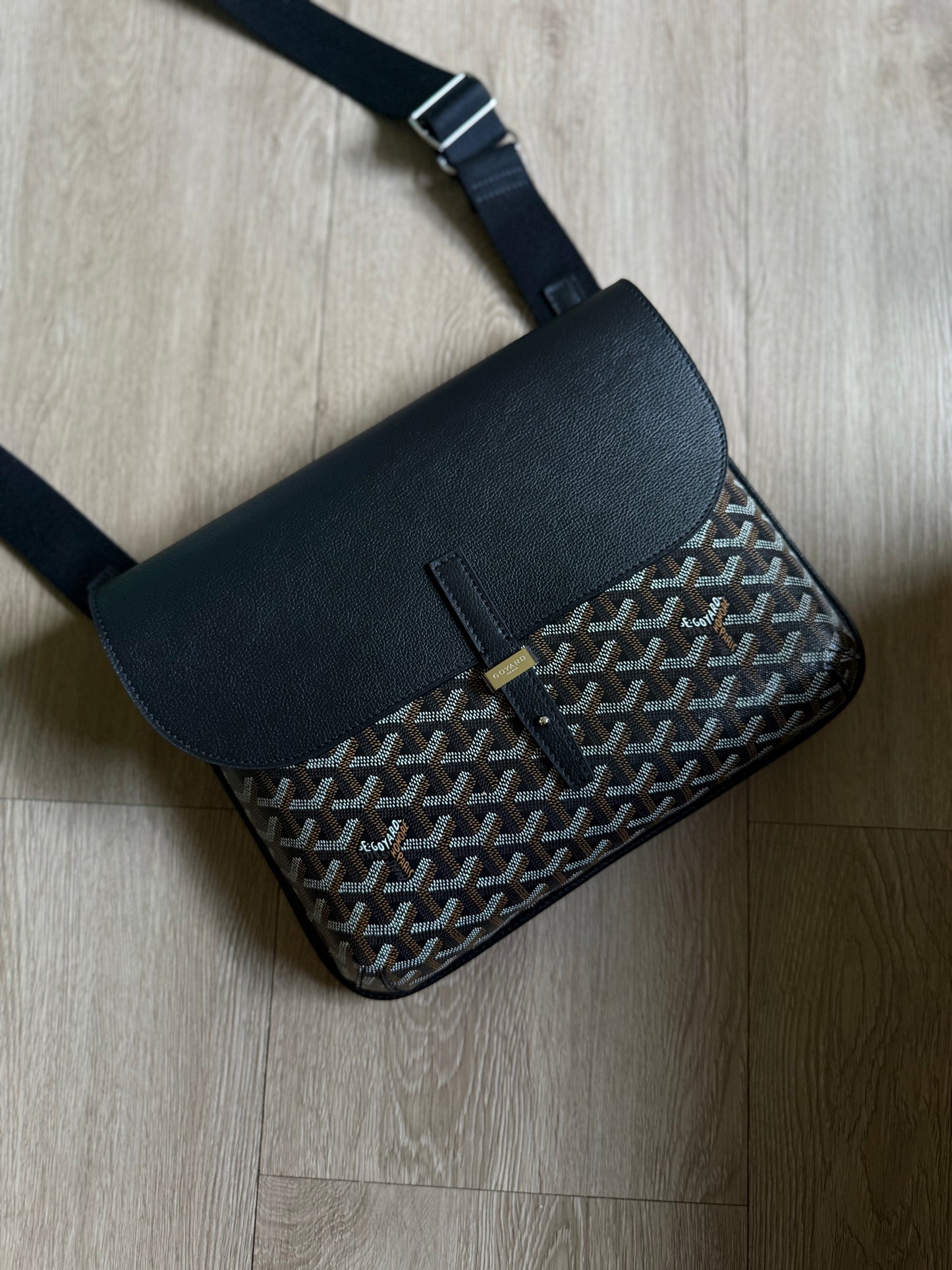 Goyard Coursier Messenger Bag (Black)