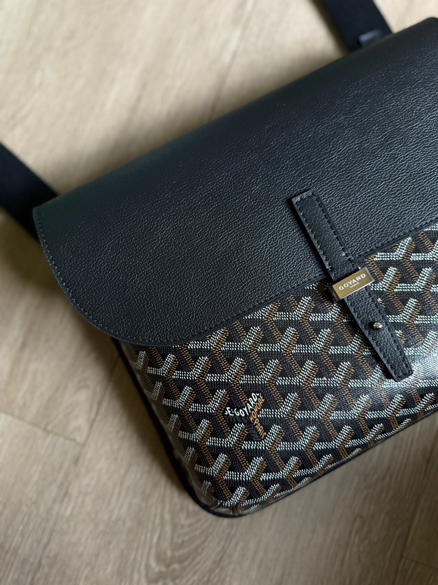 Goyard Coursier Messenger Bag (Black)