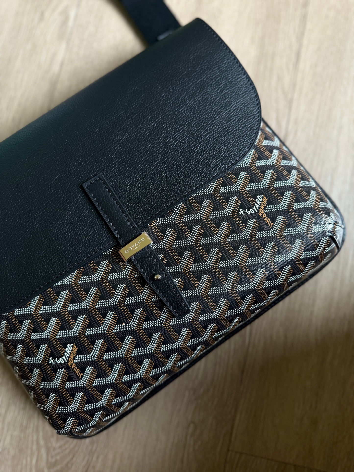 Goyard Coursier Messenger Bag (Black)