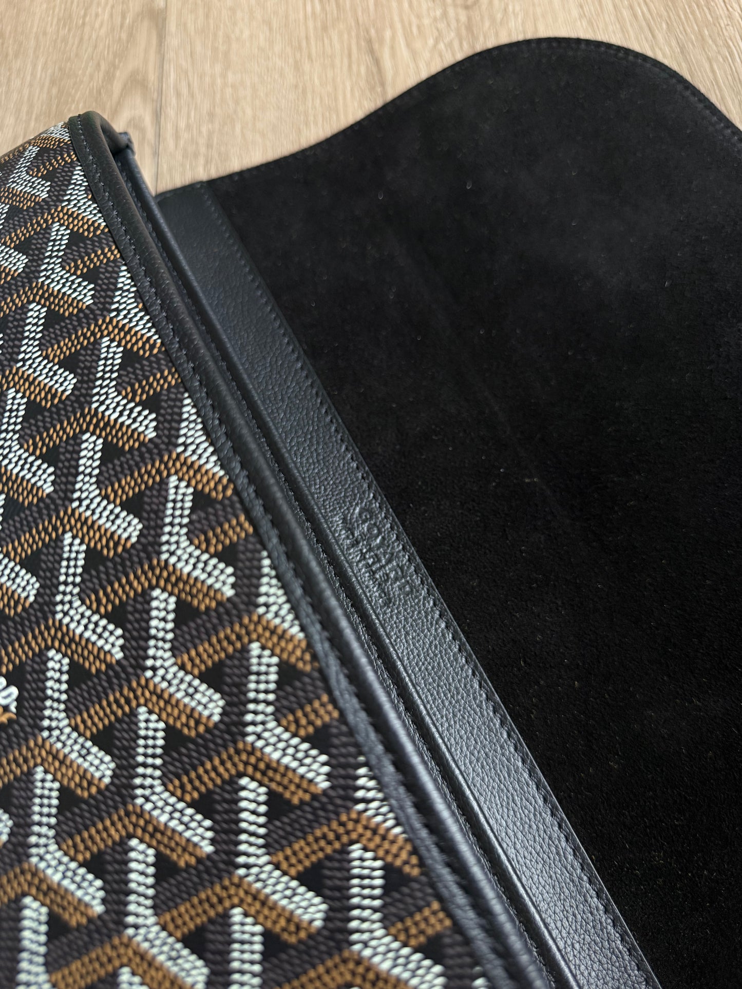 Goyard Coursier Messenger Bag (Black)