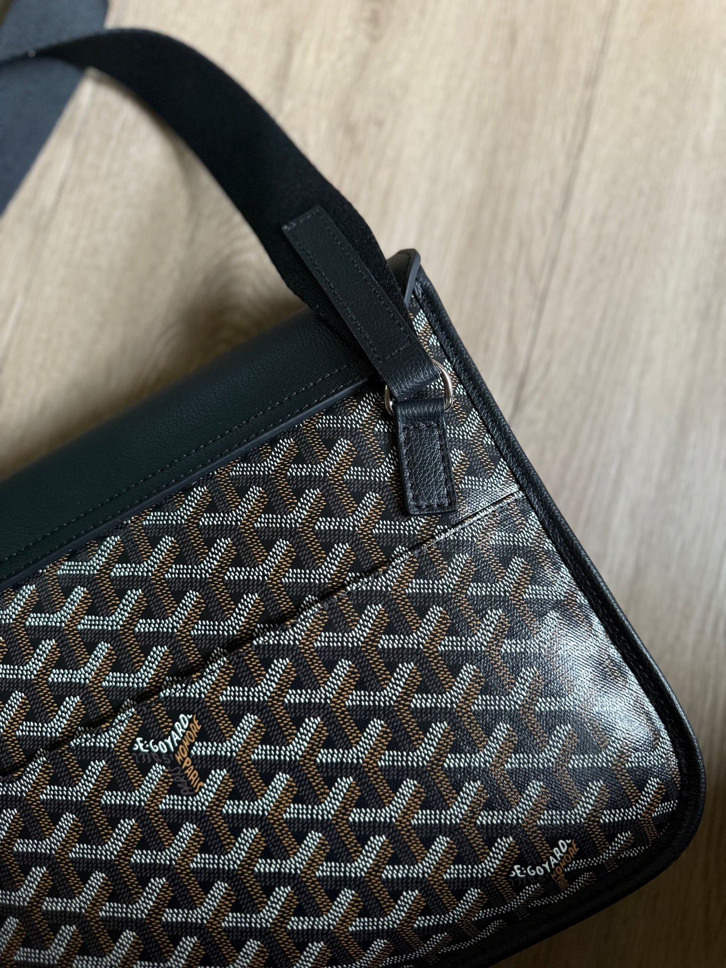 Goyard Coursier Messenger Bag (Black)