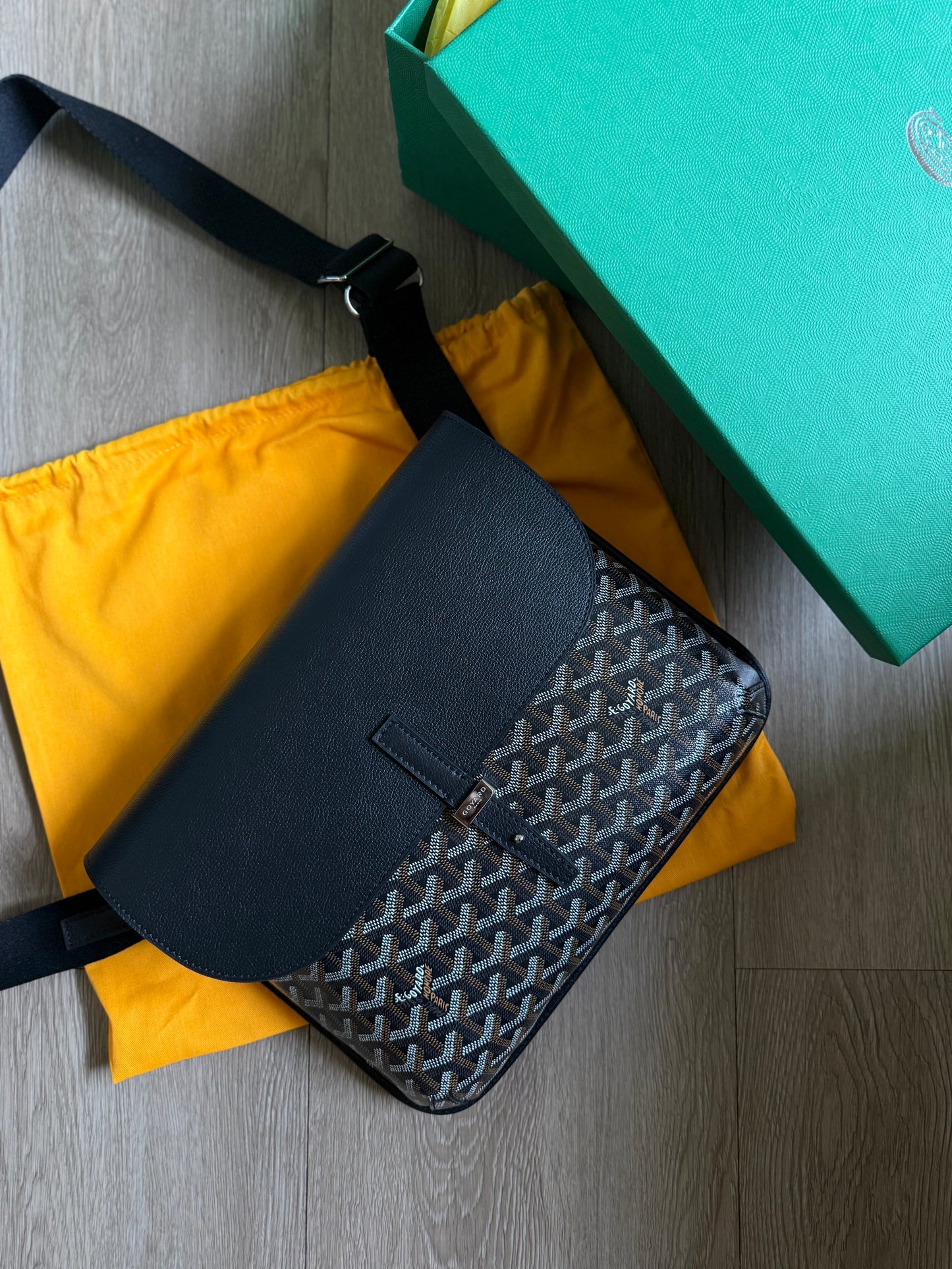 Goyard Coursier Messenger Bag (Black)