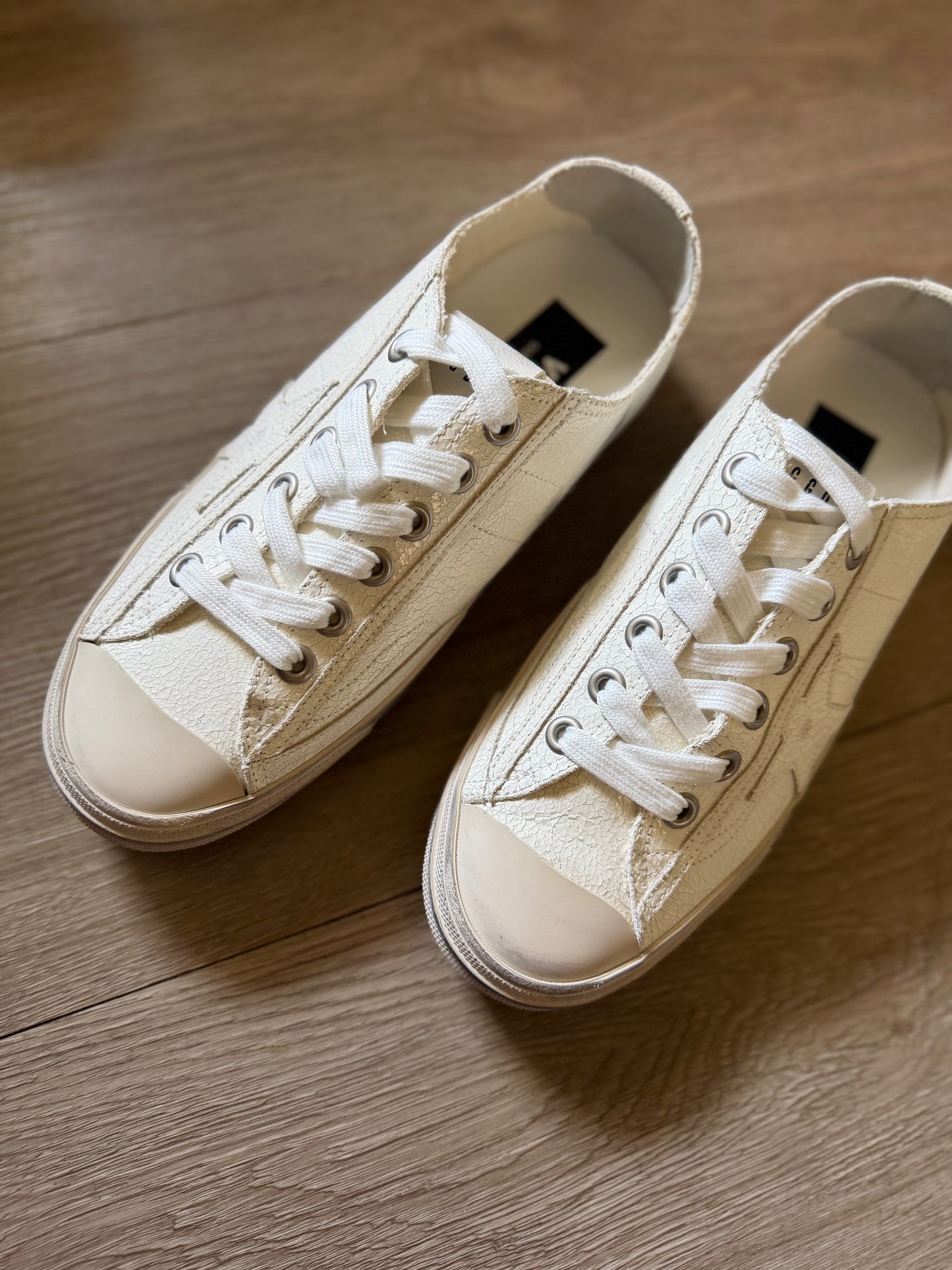 Golden Goose VStar II (White)