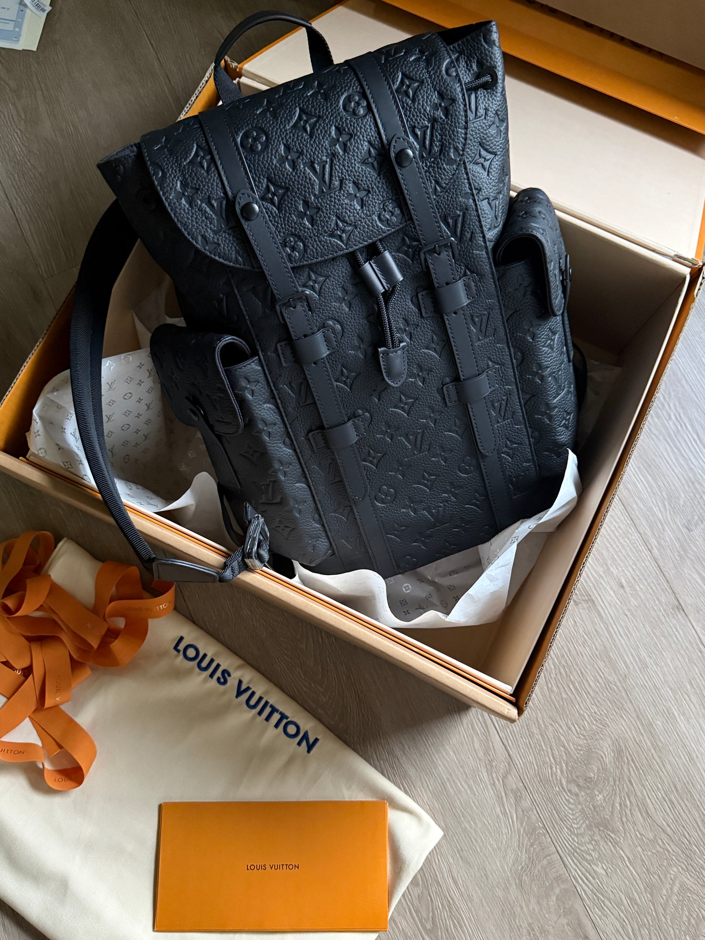 Louis Vuitton Christopher MM (Black)