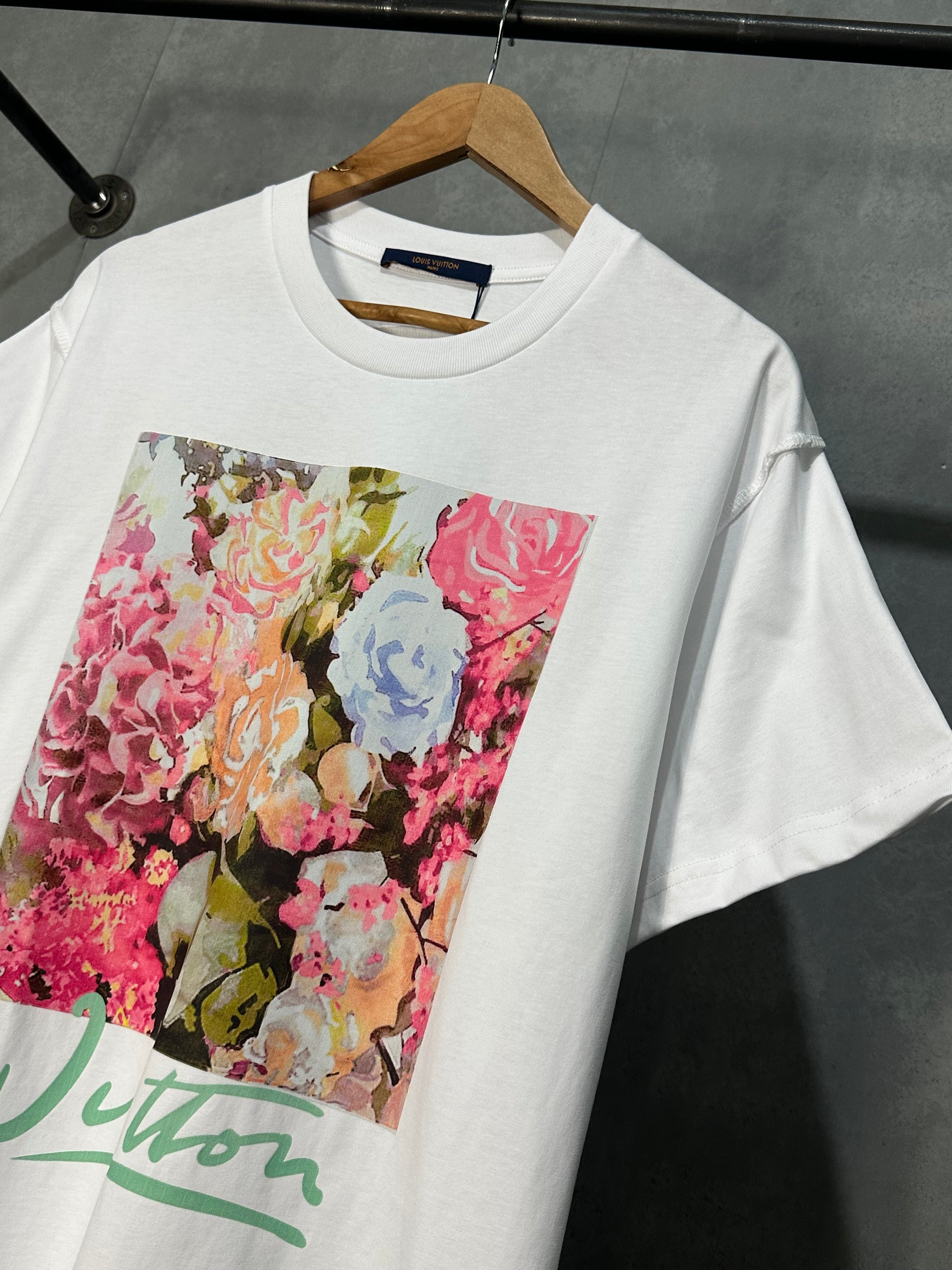Louis Vuitton 2022 Flower Tapestry T-Shirt - White T-Shirts, Clothing -  LOU705566